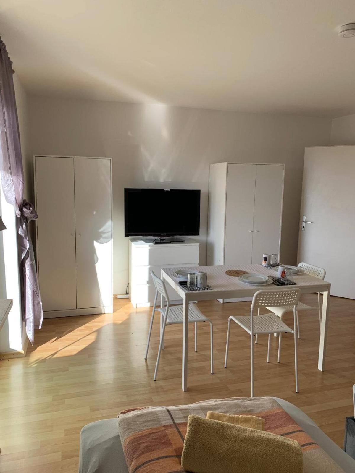 Burgkirchen an der Alz Zv-Scholtz Monteurswohnungen מראה חיצוני תמונה