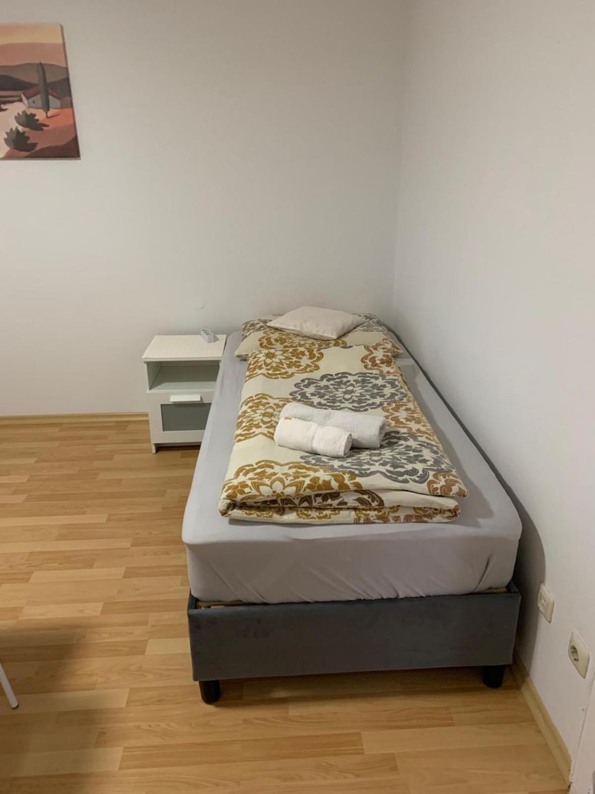 Burgkirchen an der Alz Zv-Scholtz Monteurswohnungen מראה חיצוני תמונה